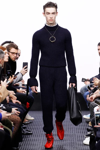 Look 12